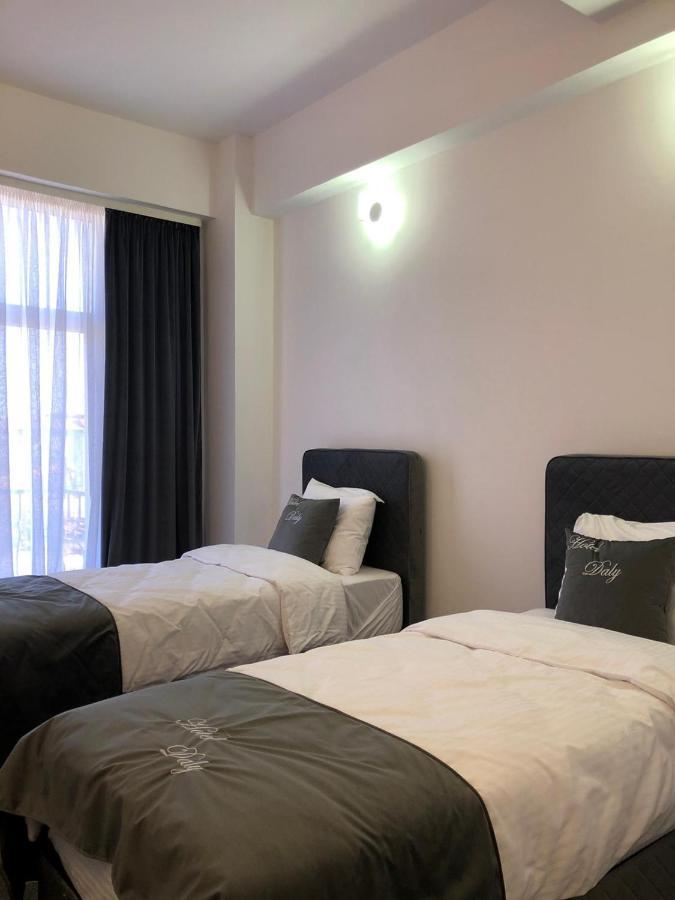 Hotel Daly بلوييست المظهر الخارجي الصورة