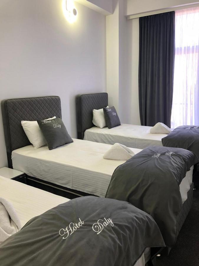 Hotel Daly بلوييست المظهر الخارجي الصورة