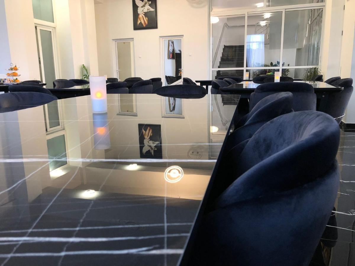 Hotel Daly بلوييست المظهر الخارجي الصورة