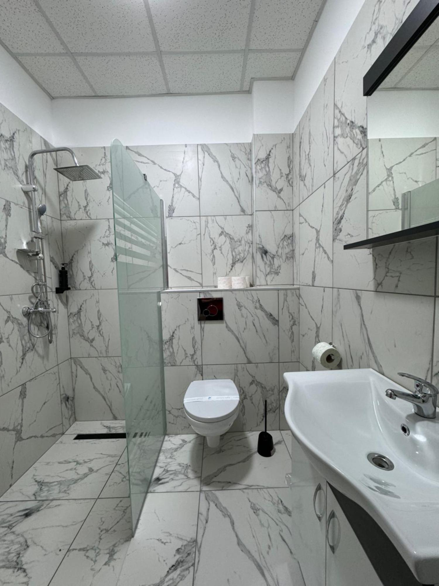Hotel Daly بلوييست المظهر الخارجي الصورة