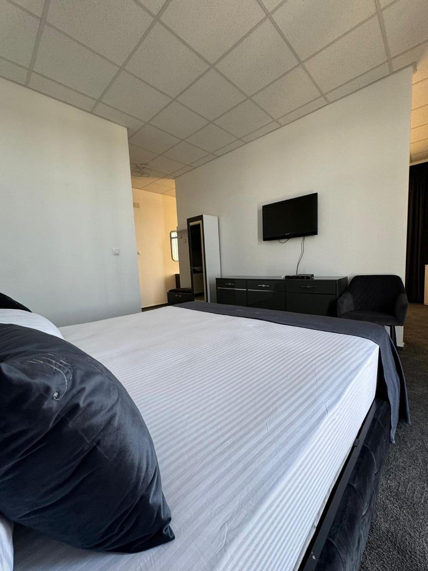 Hotel Daly بلوييست المظهر الخارجي الصورة