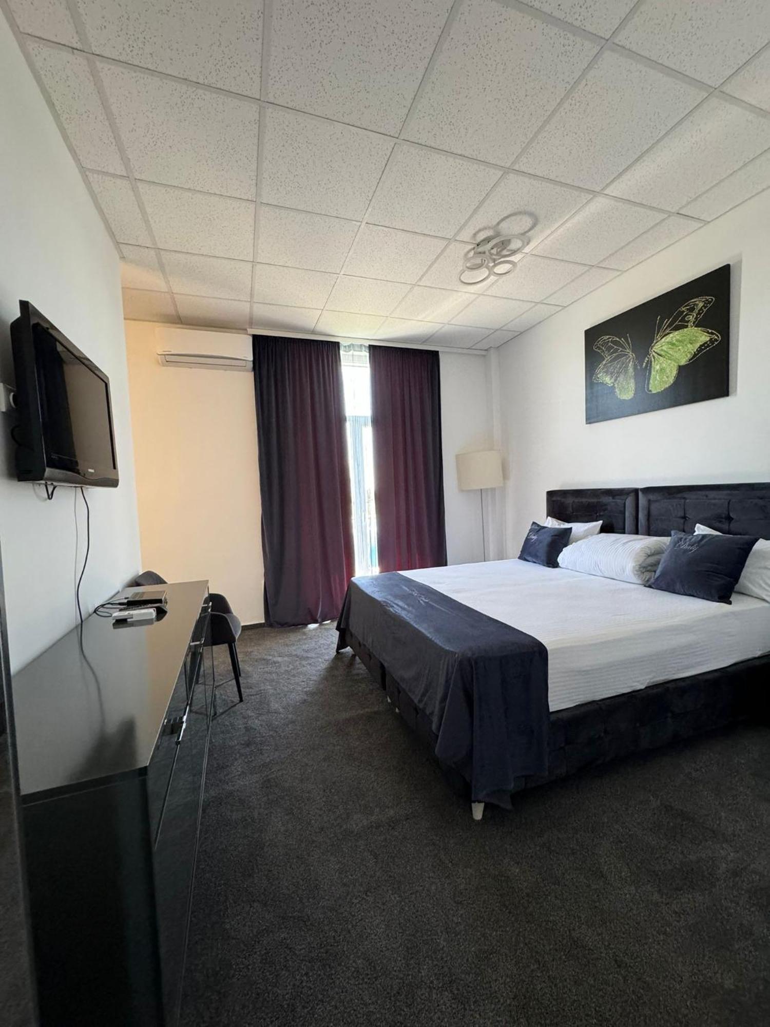 Hotel Daly بلوييست المظهر الخارجي الصورة